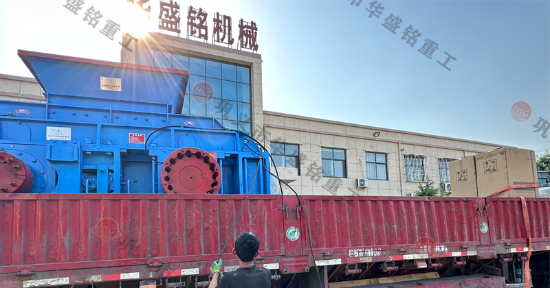 鐵礦石液壓對(duì)輥破碎機(jī)的維護(hù)成本如何？工作原理是什么？