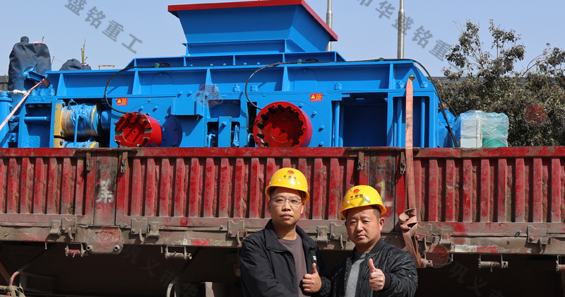 鵝卵石制砂用什么破碎機(jī)？推薦對(duì)輥機(jī)價(jià)格不貴還耐用